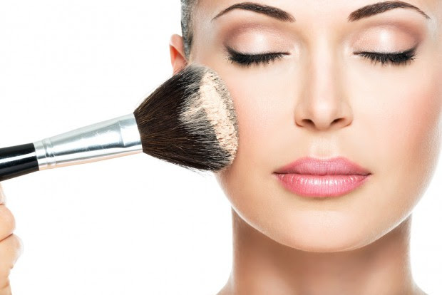 Pinceau de maquillage : comment bien appliquer son fond de teint ? - Biba  Magazine